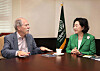 Gerard ‘t Hooft, left, co-recipient of the 1999 Nobel Prize in Physics “for elucidating the quantum structure of electroweak interactions in physics,” discusses women’s advancement in STEM fields with Ewha Womans University President Kim Eun-mee last Friday at the university in Seodaemun District, western Seoul. [PARK SANG-MOON]
