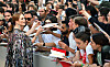 Actor Julianne Moore signs autographs as she arrives for the opening ceremony and screening of ″White Noise″ at the 79th annual Venice International Film Festival, in Venice, Italy, on Aug. 31. [EPA/YONHAP]