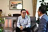 Singaporean Ambassador Eric Teo speaks during an interview with the JoongAng Ilbo at the Singaporean ambassador’s residence in Seongbuk District, Seoul, on June 11. [KIM JONG-HO]