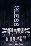 Le Sserafim poses during its debut showcase on May 2. [SOURCE MUSIC]