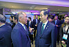 Prime Minister Han Duck-soo, right, and Hyundai Motor Group Executive Chair Euisun Chung speak during a symposium held in Paris on Monday. [HYUNDAI MOTOR GROUP]