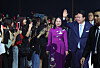 Korean President Yoon Suk Yeol, right, and Vietnamese Vice President Vo Thi Anh Xuan, left, greet K-pop fans at the Korea-Vietnam Night of Cultural Exchange at the National Convention Center in Hanoi Thursday. [JOINT PRESS CORPS]