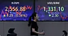 Screens in Hana Bank's trading room in central Seoul show the Kospi closing at 2,556.88 points on Monday, up 0.36 percent, or 9.20 points, from the previous trading session. [YONHAP]