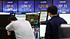 A screen in Hana Bank's trading room in central Seoul shows the Kospi closing at 2,438.19 points on Monday, down 42.21 points, or 1.70 percent, from the previous trading day. [YONHAP]