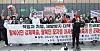Members of the North Korean Women Defectors' Alliance held a protest outside the Democratic Party's headquarters in Yeouido, southern Seoul, on Sunday, urging punishment of officials involved in the 2019 repatriation incident. [NEWS1]
