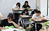 Students at Masan Girls' High School in Changwon, South Gyeongsang, study in a classroom on Tuesday, just 100 days before they take the College Scholastic Ability Test, the annual national college entrance exam. [YONHAP]