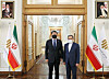 Korean First Vice Foreign Minister Choi Jong-kun, left, with Iran's Deputy for Political Affairs Abbas Araghchi in a photograph released by Iran's state media. [ISLAMIC REPUBLIC NEWS AGENCY]