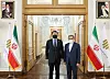Korean First Vice Foreign Minister Choi Jong-kun, left, with Iran's Deputy for Political Affairs Abbas Araghchi in a photograph released by Iran's state media. [ISLAMIC REPUBLIC NEWS AGENCY]