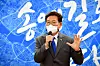 Song Young-gil, the Democratic Party’s Seoul mayoral candidate, speaks at a ceremony for volunteers at his campaign office in Jung District, central Seoul, Thursday. [JOINT PRESS CORPS]