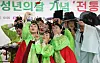 College students in hanbok, or Korean traditional attire, take a selfie after completing a Coming of Age Day ceremony held at the Daejeon Dong-gu Culture Center in Daejeon on Monday. In traditional East Asian culture, the celebratory ceremony honors the first of the four major events in one’s life — the transition into adulthood, marriage, death and receiving yearly memorial services after one's death. [NEWS1]