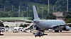 Navy crewmembers from the Munmu the Great destroyer disembark on Tuesday afternoon from one of two KC-330 Cygnus multipurpose tanker airplanes which airlifted them back to Korea. [YONHAP]
