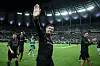 Steven Gerrard waves to the crowd during a warm-up event in Seoul on Sept. 13. [NEXEN]
