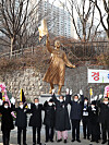 A bronze statue of Yu Gwan-sun, a non-violent independence fighter during Japan's colonial rule, is unveiled to the public at Independence Park in Seodaemun District, western Seoul, on Tuesday. [NEWS1]