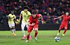 Korea's Kim Ji-soo, center, dribbles the ball during a FIFA U-20 World Cup round of 16 match against Ecuador at the Estadio Unico Madre de Ciudades in Santiago del Estero, Argentina on June 1. [YONHAP]