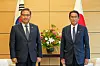 Foreign Minister Park Jin, left, with Japanese Prime Minister Fumio Kishida, right, at the residence of the prime minister in Tokyo on Tuesday. [YONHAP]