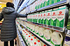 Employees of Seoul Milk went on a partial strike on Wednesday over a dispute related to wages. Stores selling Seoul Milk products were notified there may be some disruptions in supply due to the strike. Above shows cartons of milk displayed at a discount mart in Seoul on Wednesday. [YONHAP]