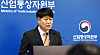Park Deok-yeol, director general for cross-border investment policy of the Ministry of Trade, Industry and Energy, speaks during a press briefing on last year's foreign direct investments held on Thursday at the government complex in Sejong. [NEWS1]