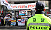 Protesters gather in front of the Constitutional Court in Jongno District, central Seoul, on March 13, opposing the impeachment trial of Auditor General Choi Jae-hae and three prosecutors, including Central District Prosecutor Lee Chang-soo. [JOINT PRESS CORPS]