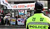 Protesters gather in front of the Constitutional Court in Jongno District, central Seoul, on March 13, opposing the impeachment trial of Auditor General Choi Jae-hae and three prosecutors, including Central District Prosecutor Lee Chang-soo. [JOINT PRESS CORPS]