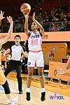 Kiana Smith of Samsung Life Blueminx plays the ball during a match against the KB Stars on Sunday at Cheongju Gymnasium in Cheongju, North Chungcheong. [WKBL]
