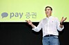 Kakao Pay CEO Kim Dae-hong gives a presentation to reporters at a hotel in Yeouido, western Seoul, on Wednesday. [Kakao Pay Securities]