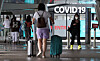 Travelers pass by a Covid-19 testing center at Incheon International Airport on Wednesday. On Wednesday, imported cases surpassed 200 for the first time in nearly five months. [YONHAP]