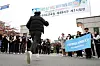 A student runs into the high school he will be taking the College Scholastic Ability Test, or suneung, in November last year. [YONHAP]