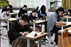 High school seniors take a mock College Scholastic Ability Test, also known as suneung, on Sept. 4 at a high school in Pohang, North Gyeongsang. [NEWS1]