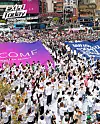 Members of the Expo Friends campaign, consisting of foreigners from 46 countries across the world, greet the Bureau International des Expositions delegation in April at Busan Station [KHAN MUHAMMAD WAQAS]