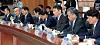 Financial Supervisory Service (FSS) Gov. Lee Bok-hyun, second from right, speaks during a meeting with the CEOs of domestic brokerages in central Seoul on Tuesday. [YONHAP]