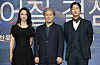 From left, actor Tang Wei, director Park Chan-wook and actor Park Hae-il pose for the cameras at a local press event for the film 'Decision to Leave,' held at JW Marriott Dongdaemun Square Seoul in eastern Seoul Thursday. [NEWS1]
