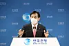 Bank of Korea Gov. Lee Ju-yeol speaks during an online press briefing held Tuesday after the monetary policy board voted to maintain the country's base rate at 0.75 percent. [BANK OF KOREA]