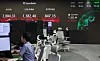 A screen in Hana Bank's trading room in central Seoul shows the Kospi closing at 2,804.31 points on Monday, up 0.23 percent, or 6.49 points, from the previous trading session. [YONHAP]