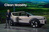 Hyundai Motor Vice President and domestic business division head Chung Yoo-seok reveals the all-new Nexo hydrogen fuel-cell electric vehicle at the 2025 Seoul Mobility Show on April 3. [HYUNDAI MOTOR]