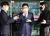 Hana Financial Group Vice Chairman Ham Young-joo speaks to the press after attending the first trial at the Seoul Western District Court on Friday where he was ruled not guilty of being involved in Hana Bank's illegal hiring practices that took place in 2015 and 2016. [YONHAP]