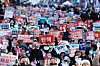 Protesters call for the impeachment of President Yoon Suk Yeol outside the National Assembly in Yeouido, western Seoul on Saturday. [NEWS1]
