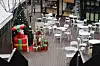 Tables and chairs are empty at an outdoor eating area in Sinchon Boxquare, a complex for restaurants in Seodaemun District, western Seoul, on Monday. Visitors to restaurants have been decreasing due to rising Covid-19 cases and new rules limiting people to eat in groups of six or less. [YONHAP]
