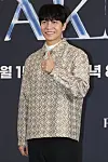 Singer and actor Lee Seung-gi poses during a press conference for the variety show 'Peak Time' on Feb. 15. Lee recently announced his engagement to actor Lee Da-in and was shown on this day donning a ring on his ring finger. [YONHAP]