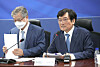 Former Blue House Chief of Staff Noh Young-min, right, speaks in a press conference on the death of a fisheries official in 2020 at the National Assembly in Yeouido, western Seoul. [JOINT PRESS CORPS]