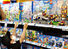 A child selects a toy at a Toys 'R' Us store in Seoul on Wednesday, the day before Children's Day. [YONHAP]