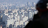 A view of apartment complexes in the Gangbuk area, northern Seoul, on Thursday. According to real estate data from KB Kookmin Bank, the average increase rate of apartment prices in Gangbuk between the January to November period was about 12.79 percent ? exceeding the south side of Han River’s 10.56 percent for the first time in 12 years. [YONHAP]