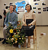 A visitor to an exhibition featuring a statue symbolizing 'comfort women' at Citizen's Gallery Sakae in Nagoya’s Aichi Prefecture in Japan poses with the statue on Tuesday, when the exhibition opened. Once scheduled to run through Sunday, the exhibition has been suspended over a delivery of an unidentified explosive on Thursday. [YONHAP]