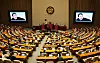 Lawmakers of rival parties grill Prime Minister Han Duck-soo in a parliamentary interpellation session of Yoon Suk Yeok government officials Tuesday at the National Assembly in Yeouido, western Seoul. [NEWS1]