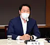 Chey Tae-won, head of the Korea Chamber of Commerce and Industry, speaks at the office of the organization in central Seoul on June 3. [JOONGANG PHOTO]