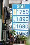 Prices of diesel and gasoline are shown at a gas station in Seoul on Aug. 4 . [YONAHP]