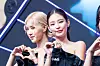 Blackpink’s Rose and Jennie during the “pink carpet” event Friday at Times Square in Yeongdeungpo District, western Seoul. [DANIELA GONZALEZ PEREZ]