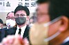 Justice Minister Han Dong-hoon, left, looks at Democratic Party Rep. Kim Eui-kyeom, right, during a parliamentary judiciary committee session at the National Assembly in Yeouido, western Seoul, Wednesday. [NEWS]