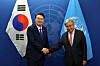 Korean President Yoon Suk Yeol, left, shakes hands with UN Secretary-General Antonio Guterres ahead of their talks at the United Nations headquarters in New York on Tuesday. [JOINT PRESS CORPS]