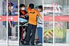 Paramedics and medical staffers take care of an emergency patient at an emergency room at the National Medical Center in central Seoul on Wednesday. [NEWS1]
