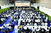 Election staffers sort ballots at a counting station set up at a high school in Yongsan District, central Seoul, to tally votes for Korea’s parliamentary elections on Wednesday evening. [NEWS1]